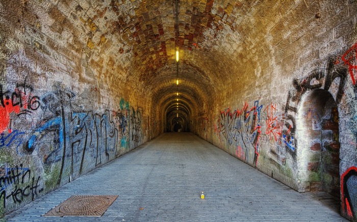 tunnel graffiti urban landscape Saarbrucken Germany Views:6853 Date:2011/5/24 0:37:28