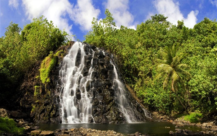 Kepirohi Falls Federated States of Micronesia Wallpaper Views:10950 Date:2011/6/6 22:17:21