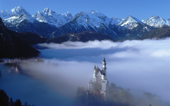 Castillo de Neuschwanstein Imagen Castillo de Neuschwanstein en niebla Vistas:35447