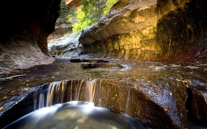 Utah Zion Canyon National Park tunnel wallpaper Views:16166 Date:2011/6/6 22:29:24