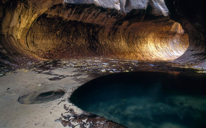 Zion Canyon National Park Tunnel and blue pond wallpaper Views:15250 Date:2011/6/6 22:36:11