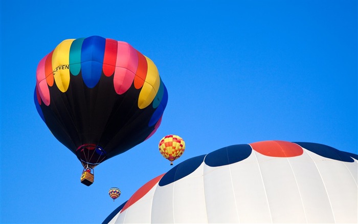 Hot air balloon rides photos Views:8873 Date:2011/7/21 17:47:08