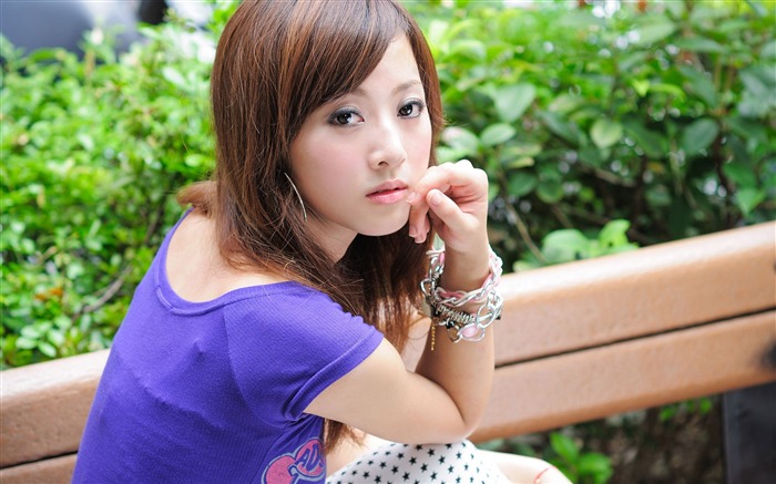 Taiwan beautiful girl fruit wallpaper 24 Views:11864 Date:2011/7/15 0:21:24