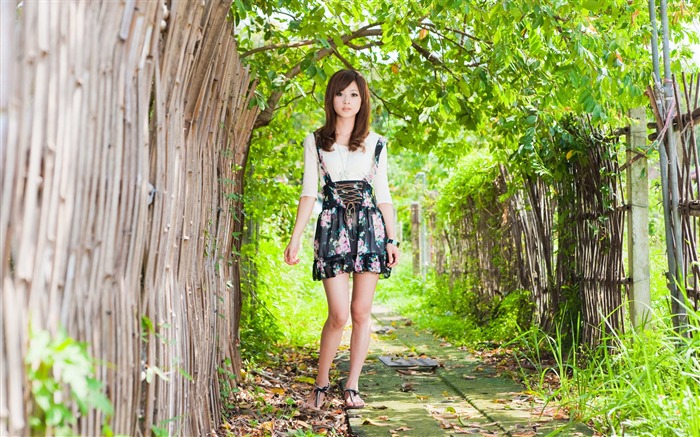 Taiwan beautiful girl fruit wallpaper 26 Views:11574 Date:2011/7/15 0:22:47