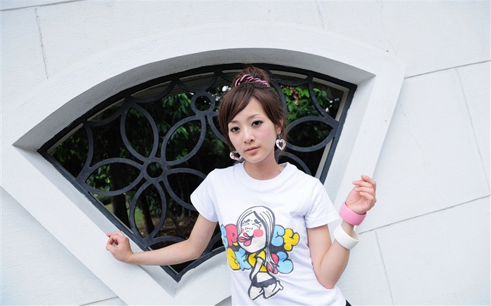 Taiwan beautiful girl fruit wallpaper 29 Views:12114 Date:2011/7/15 0:24:51