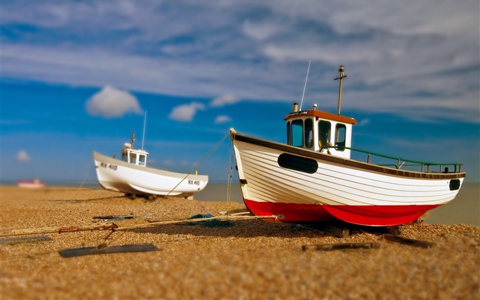 boat moored on the beach wallpaper Views:12768 Date:2011/7/2 10:09:01