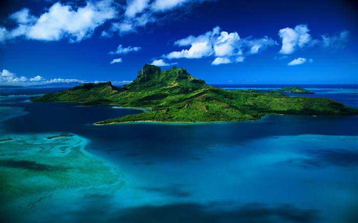 charming island under blue sky wallpaper Views:17505 Date:2011/7/19 5:41:12