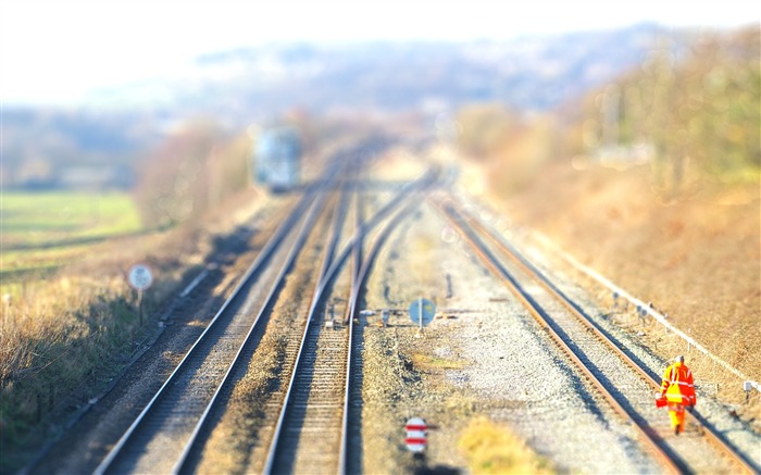 railway workers wallpaper Views:12030 Date:2011/7/2 10:15:08