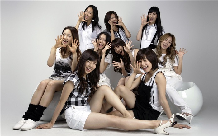 Korea Star-Girls Generation Wallpaper 21 Views:11580 Date:2011/8/24 6:43:23