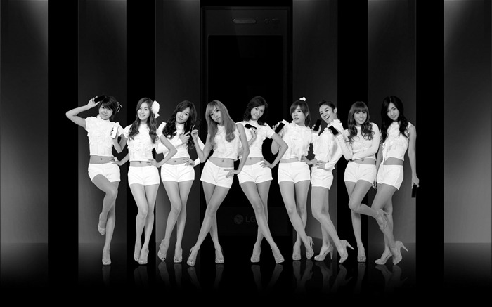 Korea Star-Girls Generation Wallpaper 27 Views:16713 Date:2011/8/24 6:45:41