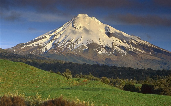 New Zealand-Mount Taranaki wallpaper Views:18359 Date:2011/8/5 9:15:13