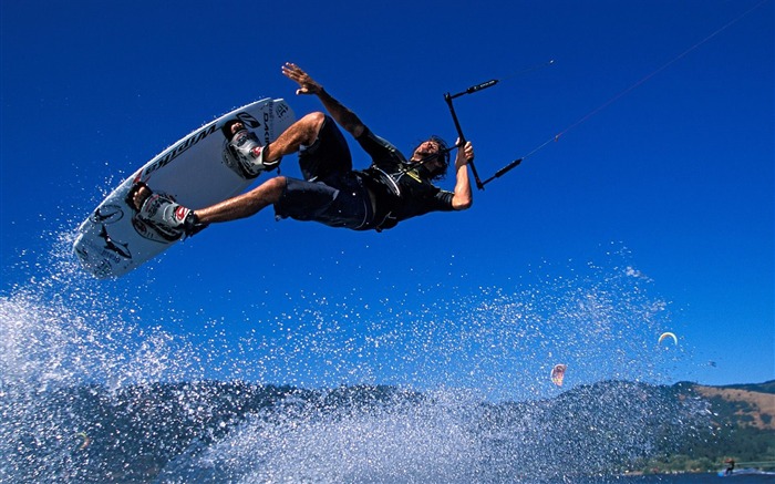 Aerial skateboard- SPORT Wallpaper Views:12701 Date:2011/9/19 3:28:05