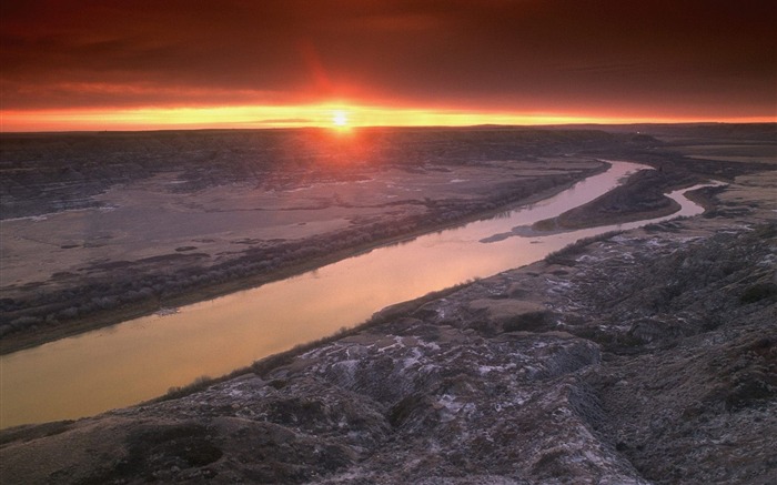 Alberta-Rocky Mountains Sunset wallpaper Views:8433 Date:2011/9/3 8:04:00