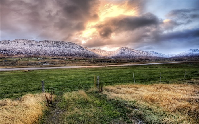 L'exploration du fjord à Akureyri delà de la vallée Vues:9836