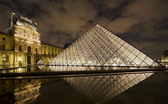 Louvre Museum Paris-Photography Desktop Wallpaper Views:19800 Date:2011/9/20 6:19:42