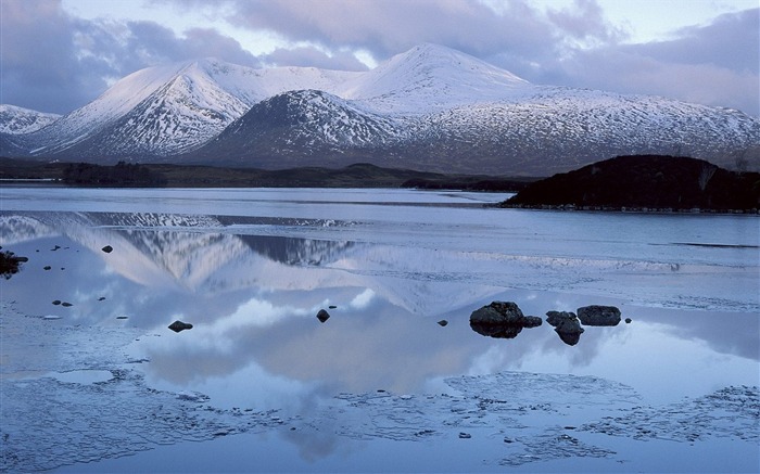 Scotland-Lan Nuoke moorland lake island wallpaper Views:9270 Date:2011/9/3 7:49:23