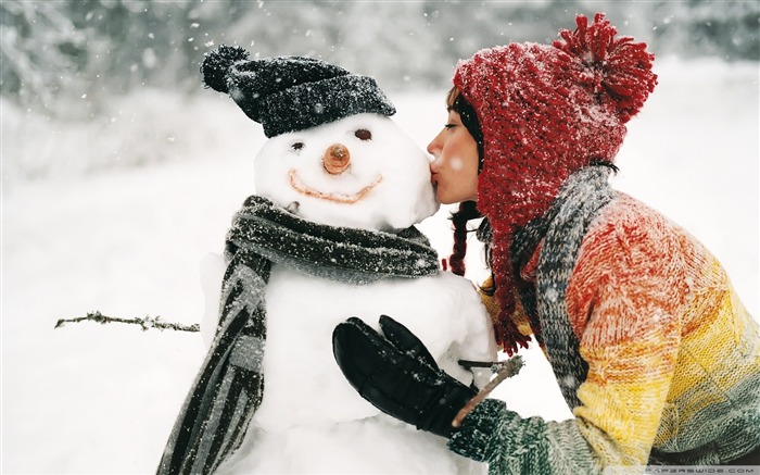 Little girl and snowman-desktop wallpaper paisaje de invierno Vistas:19951