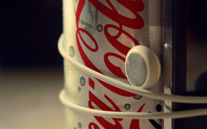 coca cola headphones-Well-known brand image display desktop wallpaper Views:17287 Date:2011/10/10 0:19:00