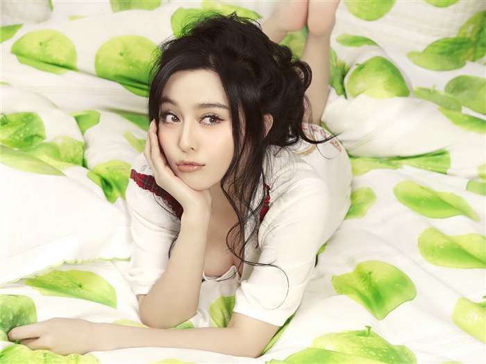 Fan Bingbing international stars Photo Desktop Wallpaper 21 Views:13841 Date:2011/12/25 14:45:22