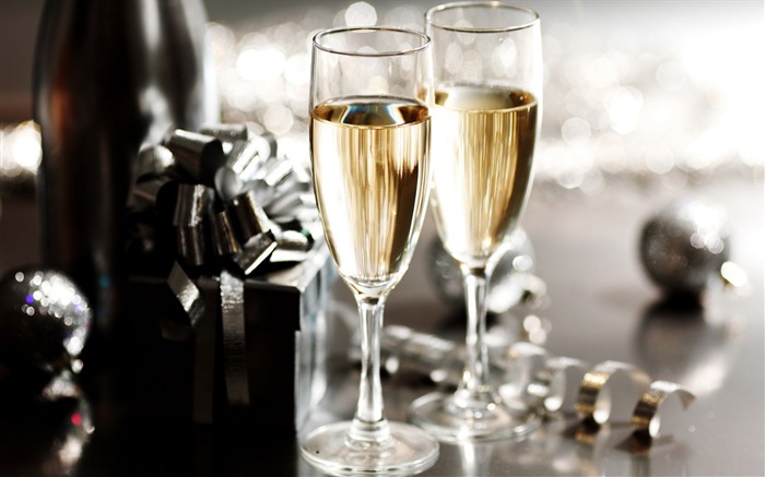 New Years Eve Champagne-Happy New Year 2012 Desktop Wallpapers Views:18059 Date:2011/12/18 16:10:27