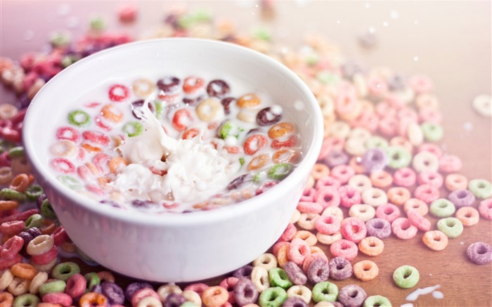 bowl of cereal and milk-sweet foods Desktop Wallpaper Views:14301 Date:2011/12/25 14:08:00