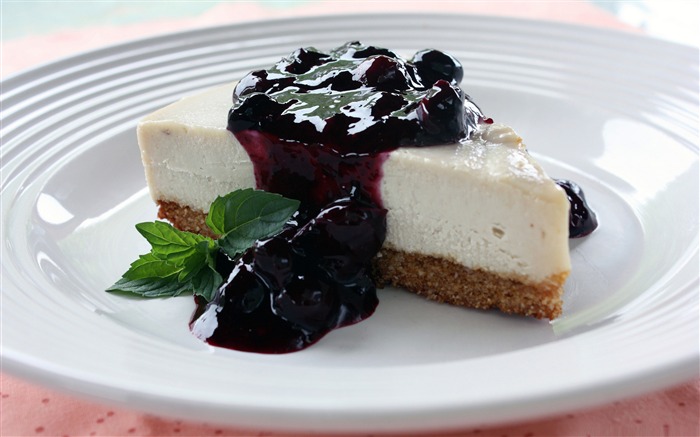 cheese cake with blueberry sauce-sweet foods Desktop Wallpaper Views:12512 Date:2011/12/25 14:09:31