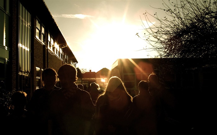 people walking on street-City landscape photography Desktop Wallpaper Views:9943 Date:2011/12/26 23:47:50