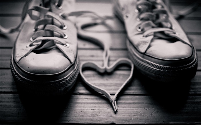 shoelaces heart-love theme desktop picture Views:11477 Date:2011/12/26 23:14:34