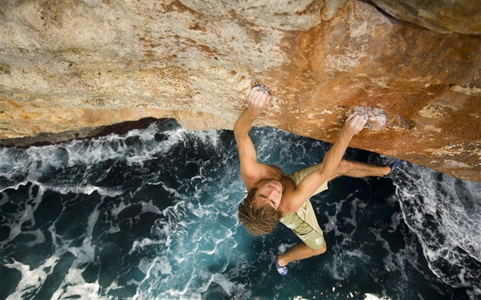 Extreme Climbing-outdoor sports Desktop picture Views:27804 Date:2012/1/1 16:43:41