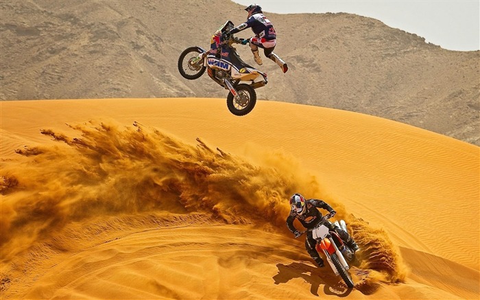 MOTORCYCLE IN THE DUNES-outdoor sports Desktop picture Views:10733 Date:2012/1/1 16:46:37