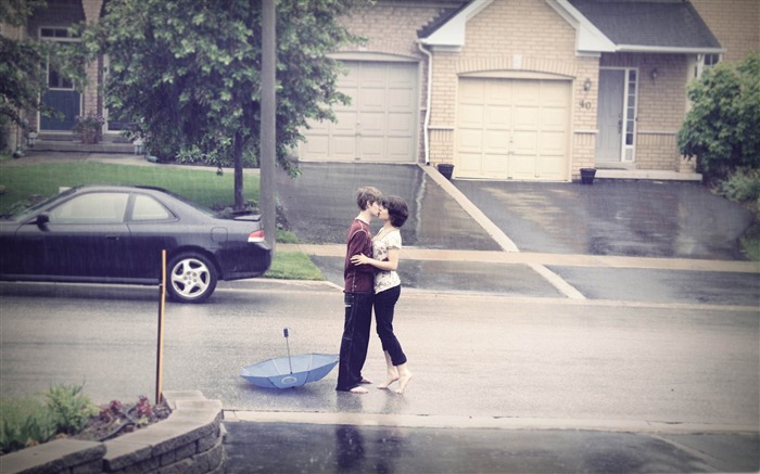 kissing in the rain-Happy Valentines Day theme desktop wallpaper Views:12936 Date:2012/2/8 23:14:15