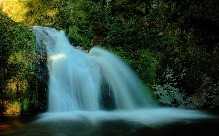 natural waterfalls -The worlds most beautiful waterfall landscape picture Views:23574 Date:2012/2/13 1:26:54