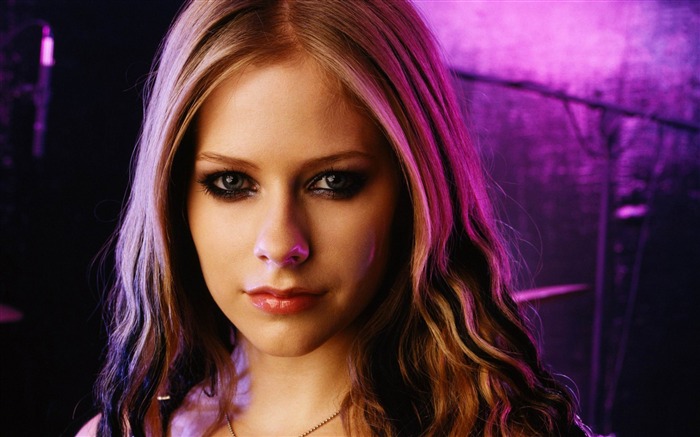 Avril Lavigne beautiful singers wallpaper 04 Views:13112 Date:2012/4/19 23:45:17