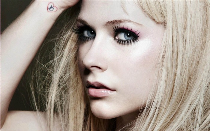 Avril Lavigne beautiful singers wallpaper 12 Views:13186 Date:2012/4/19 23:48:37