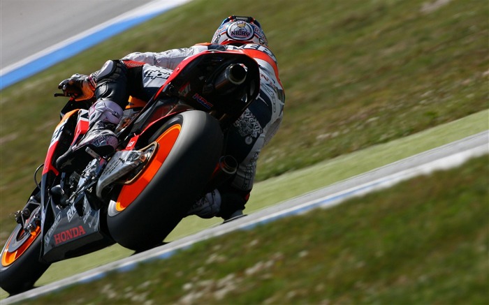 Honda sportbike-Top Sportbike photo wallpaper Views:17647 Date:2012/4/27 13:24:58