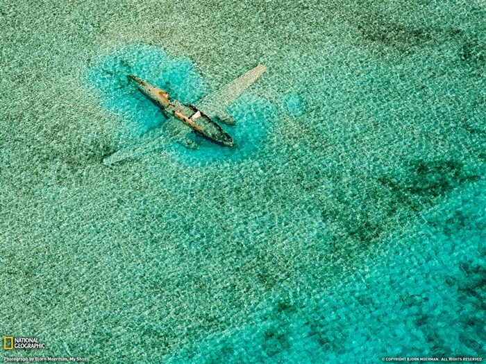 Submerged Plane Bahamas-national geographic wallpaper Views:10091 Date:2012/4/18 23:26:24