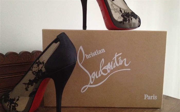 christian Louboutin-品牌广告壁纸 浏览:40826