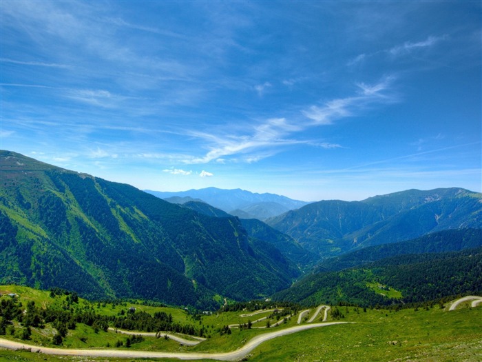 uma estrada de montanha sinuosa - cenário de paisagem de montanha Visualizações:22781