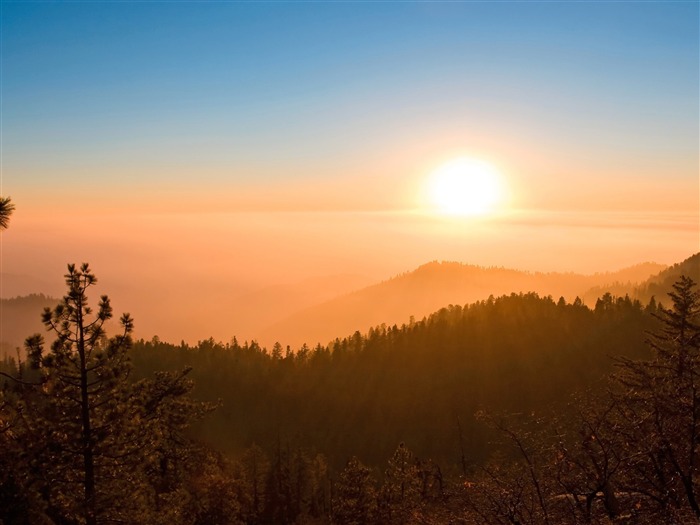 coucher de soleil brumeux-Paysage de montagne fonds d'écran Vues:14038