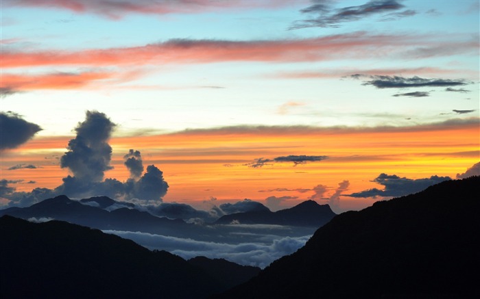 nuvens da montanha - papel de parede da paisagem da montanha Visualizações:11701