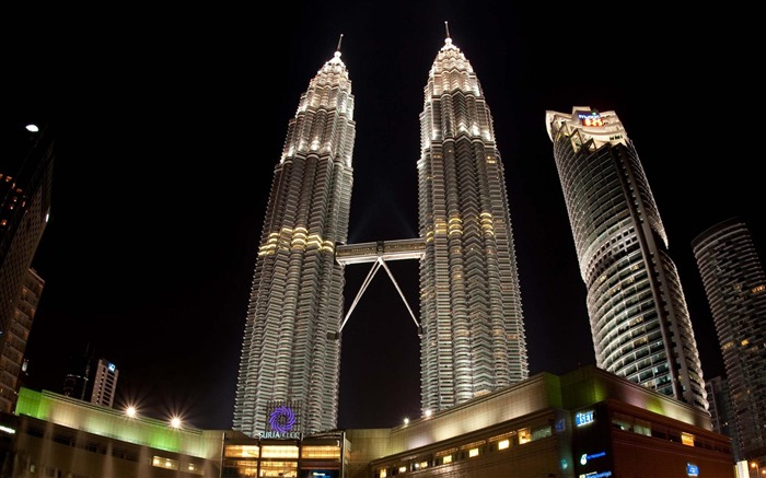 petronas towers-City photography wallpaper Views:12067 Date:2012/5/27 23:45:42