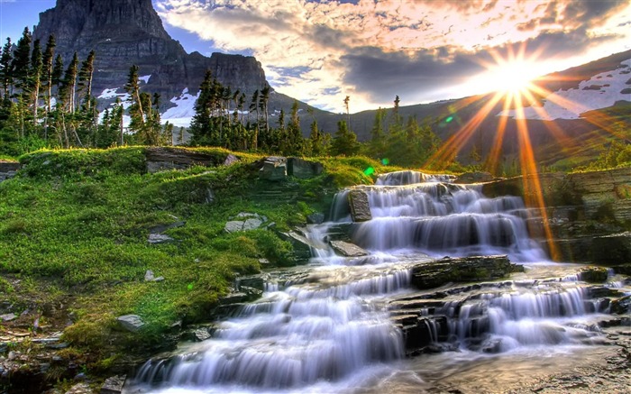 Cascada de montaña pequeña: fotografía de paisajes Vistas:15547