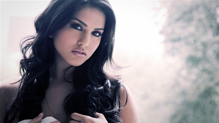 Sunny Leone -beauty photo wallpaper Views:18391 Date:2012/6/26 0:34:10