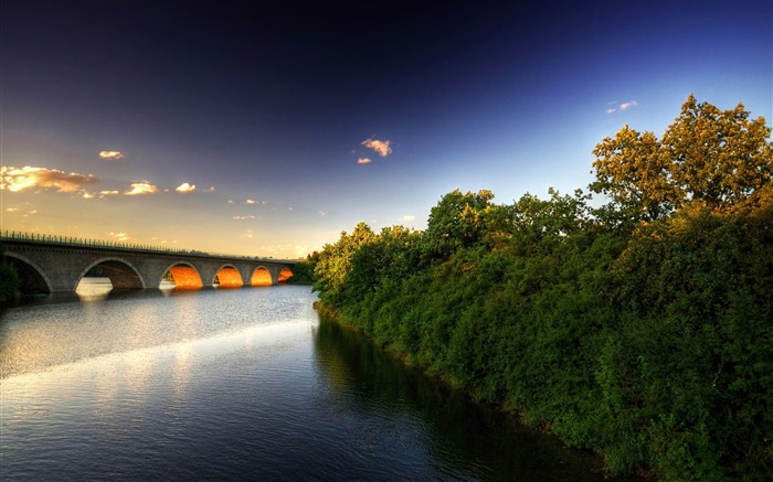 beautiful bridge-rivers Landscape Wallpaper Views:12501 Date:2012/6/20 21:59:41