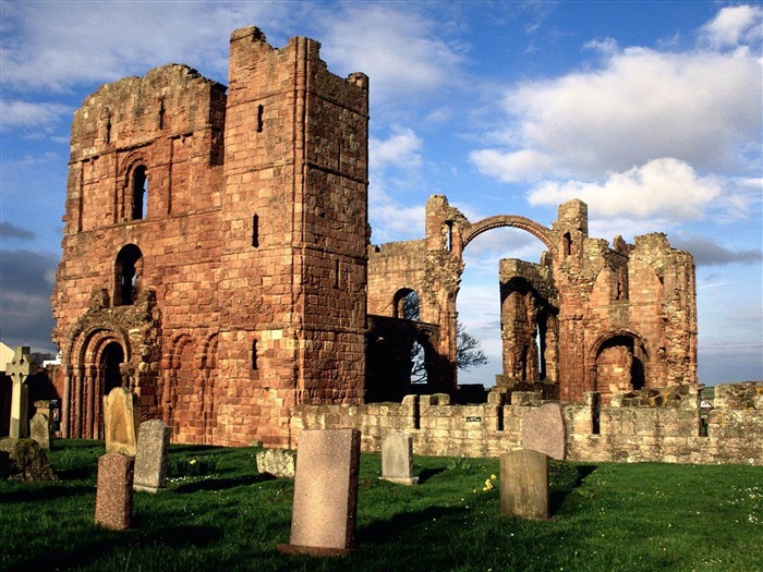 lindisfarne priory-England Landscape Wallpaper Views:12817 Date:2012/6/23 15:37:22