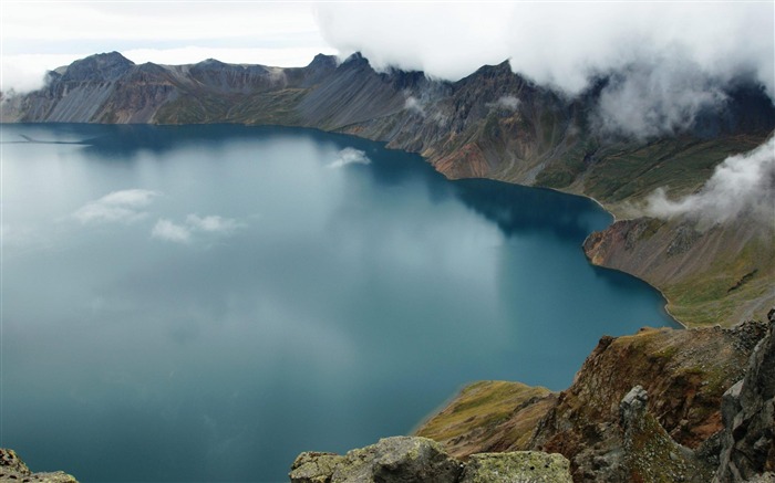 Le lac de cratère célèbre-Fonds d'écran Nature Vues:14617