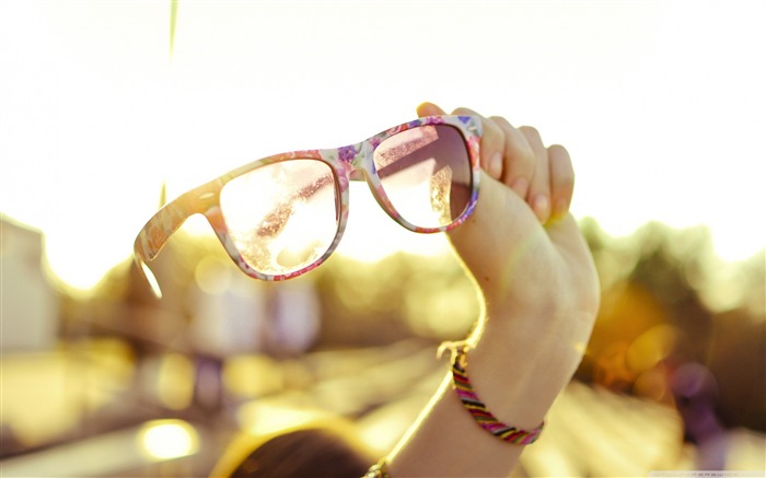 sunglasses cool-Summer landscape wallpaper Views:16891 Date:2012/8/8 19:51:36