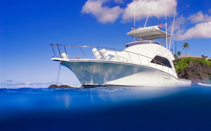 yacht clear blue ocean-Summer landscape wallpaper Views:21814 Date:2012/8/8 19:58:42