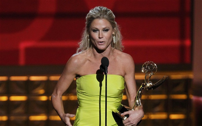 Julie Bowen-2012第六十四 Emmys Awardsのハイライトの壁紙 ブラウズ:10308