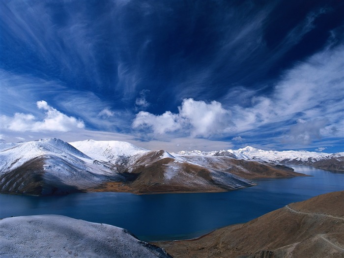 Fondo de pantalla de fotografía de hermosas montañas azules Vistas:11412